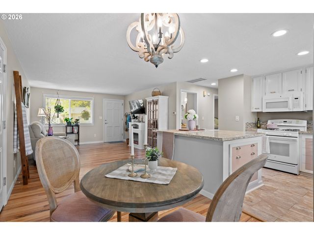 1153 DELLMOOR Way, Woodburn, OR 97071