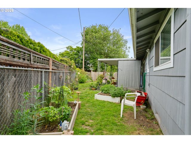 1153 DELLMOOR Way, Woodburn, OR 97071