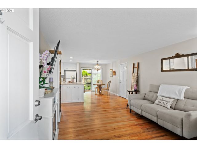 1153 DELLMOOR Way, Woodburn, OR 97071