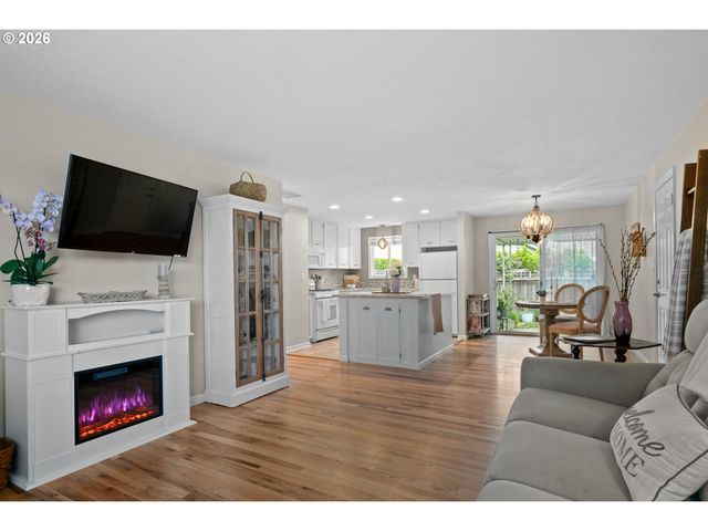 1153 DELLMOOR Way, Woodburn, OR 97071