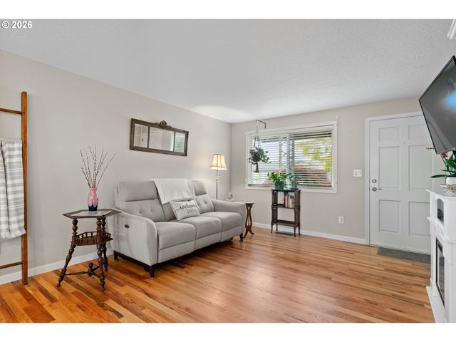 1153 DELLMOOR Way, Woodburn, OR 97071
