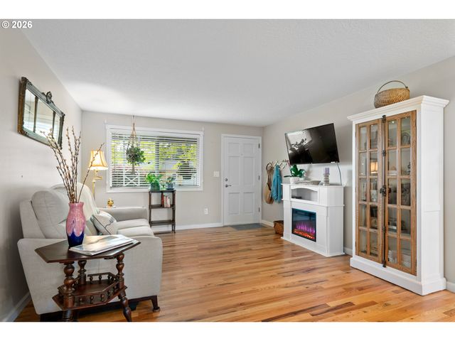 1153 DELLMOOR Way, Woodburn, OR 97071