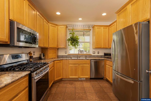 1450 NE Kerry Ct, Mcminnville, OR 97128