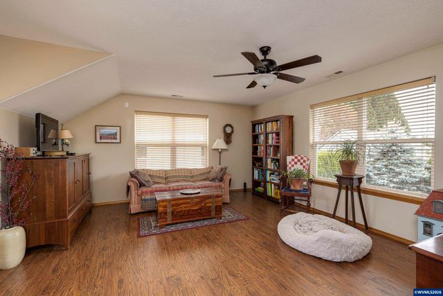 1450 NE Kerry Ct, Mcminnville, OR 97128