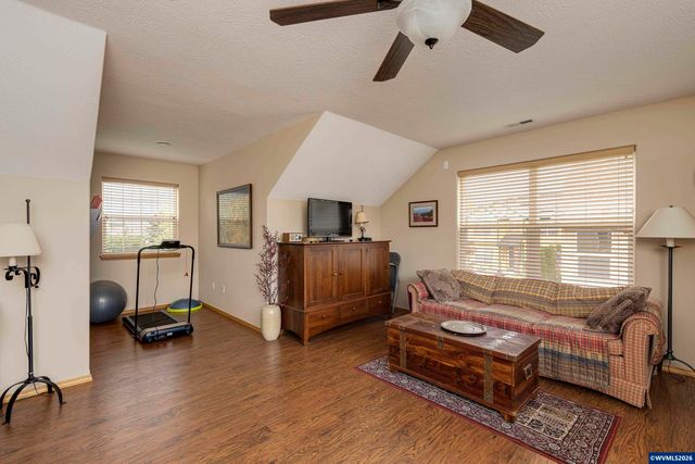 1450 NE Kerry Ct, Mcminnville, OR 97128