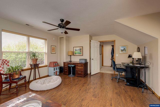 1450 NE Kerry Ct, Mcminnville, OR 97128