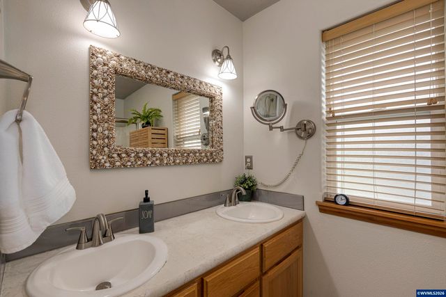 1450 NE Kerry Ct, Mcminnville, OR 97128