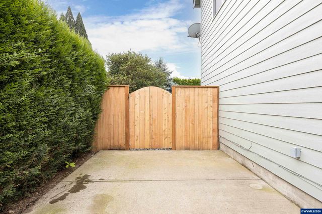 1450 NE Kerry Ct, Mcminnville, OR 97128