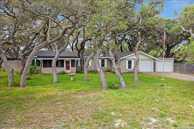 1521 S Mathis, Rockport, TX 78382