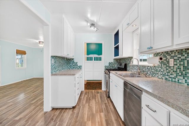 1521 S Mathis, Rockport, TX 78382