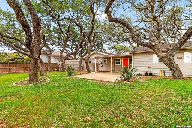 1521 S Mathis, Rockport, TX 78382