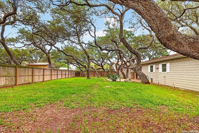 1521 S Mathis, Rockport, TX 78382