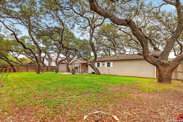 1521 S Mathis, Rockport, TX 78382