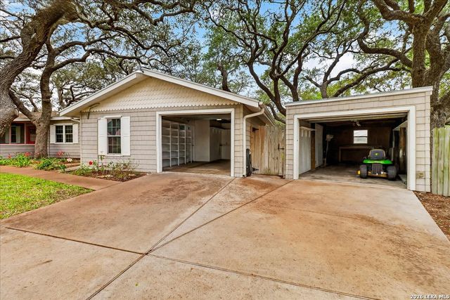 1521 S Mathis, Rockport, TX 78382