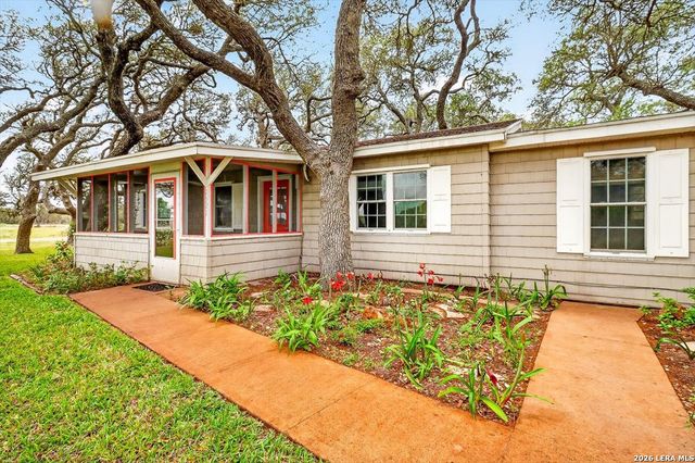 1521 S Mathis, Rockport, TX 78382