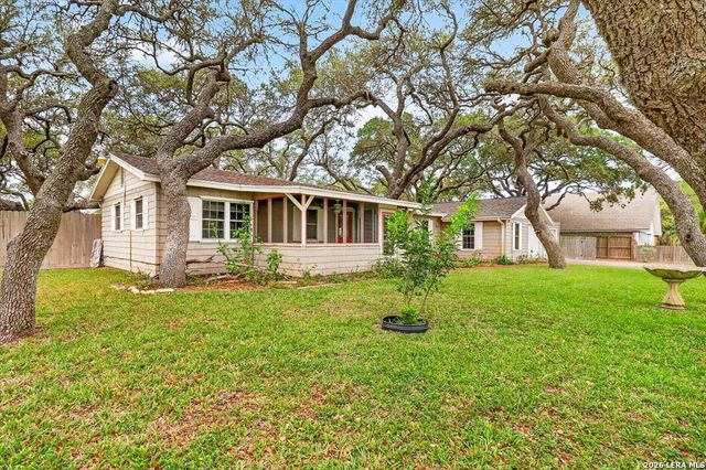 1521 S Mathis, Rockport, TX 78382