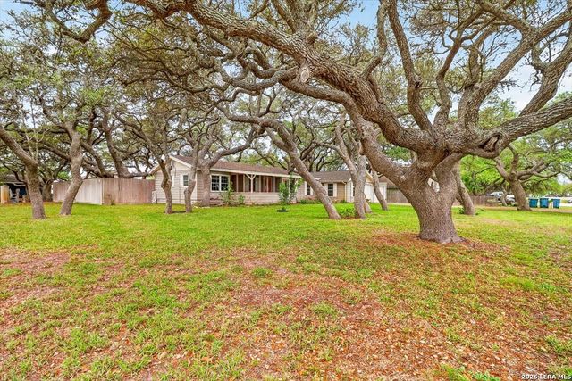 1521 S Mathis, Rockport, TX 78382