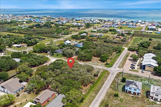 1521 S Mathis, Rockport, TX 78382