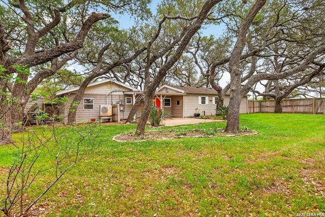 1521 S Mathis, Rockport, TX 78382