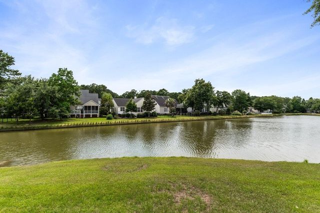 1864 Palmetto Isle Drive, Mount Pleasant, SC 29466