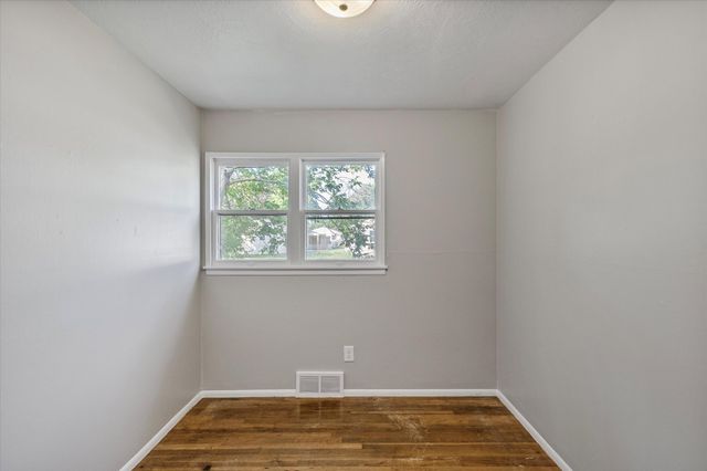 1907 WESTSIDE Drive, Council Bluffs, IA 51501