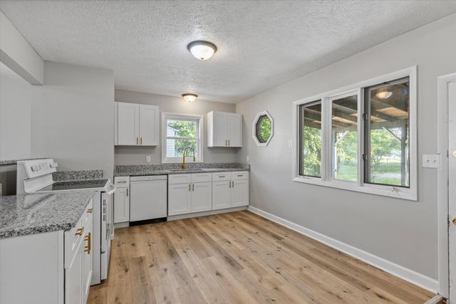 1907 WESTSIDE Drive, Council Bluffs, IA 51501