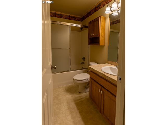 15102 Se MYRA Ln, Clackamas, OR 97015