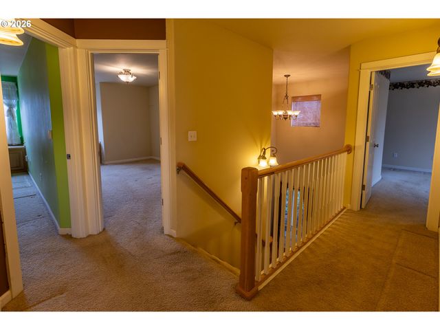 15102 Se MYRA Ln, Clackamas, OR 97015