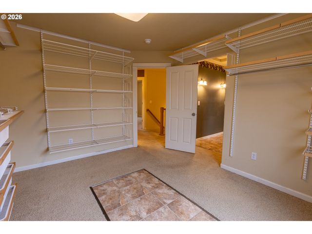 15102 Se MYRA Ln, Clackamas, OR 97015