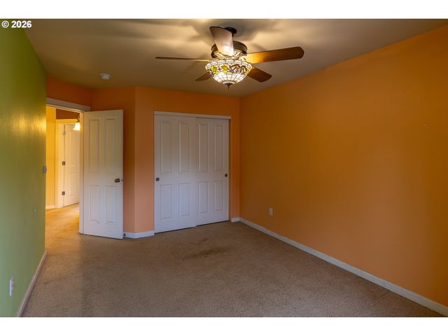 15102 Se MYRA Ln, Clackamas, OR 97015