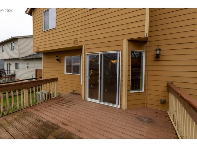 15102 Se MYRA Ln, Clackamas, OR 97015