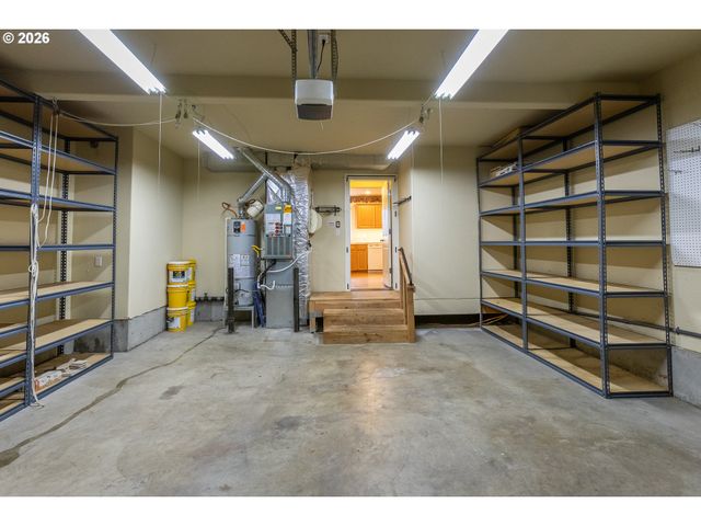 15102 Se MYRA Ln, Clackamas, OR 97015