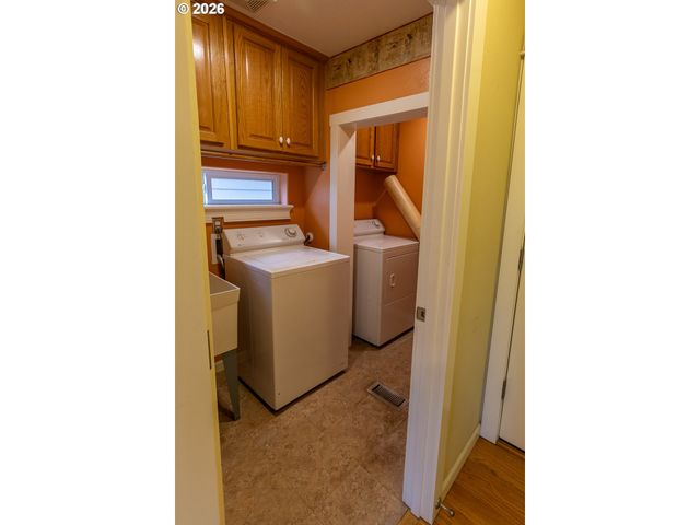 15102 Se MYRA Ln, Clackamas, OR 97015