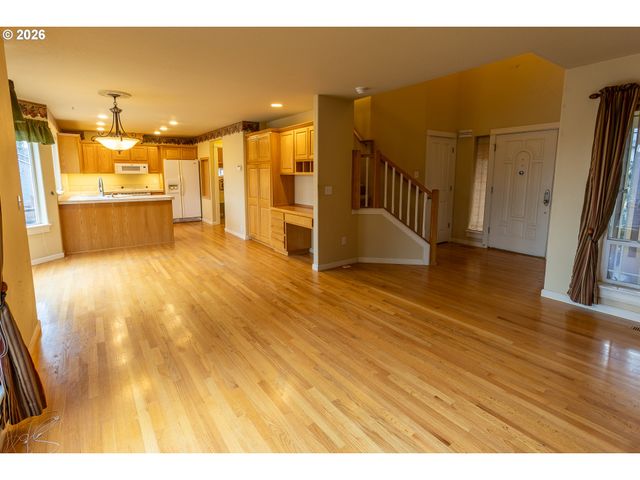 15102 Se MYRA Ln, Clackamas, OR 97015