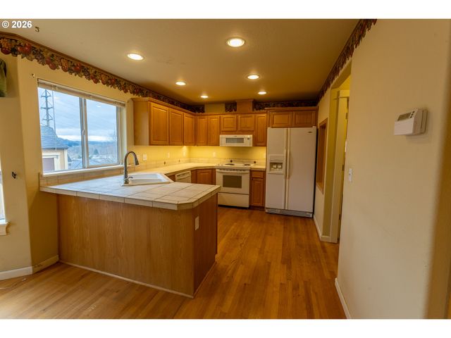 15102 Se MYRA Ln, Clackamas, OR 97015