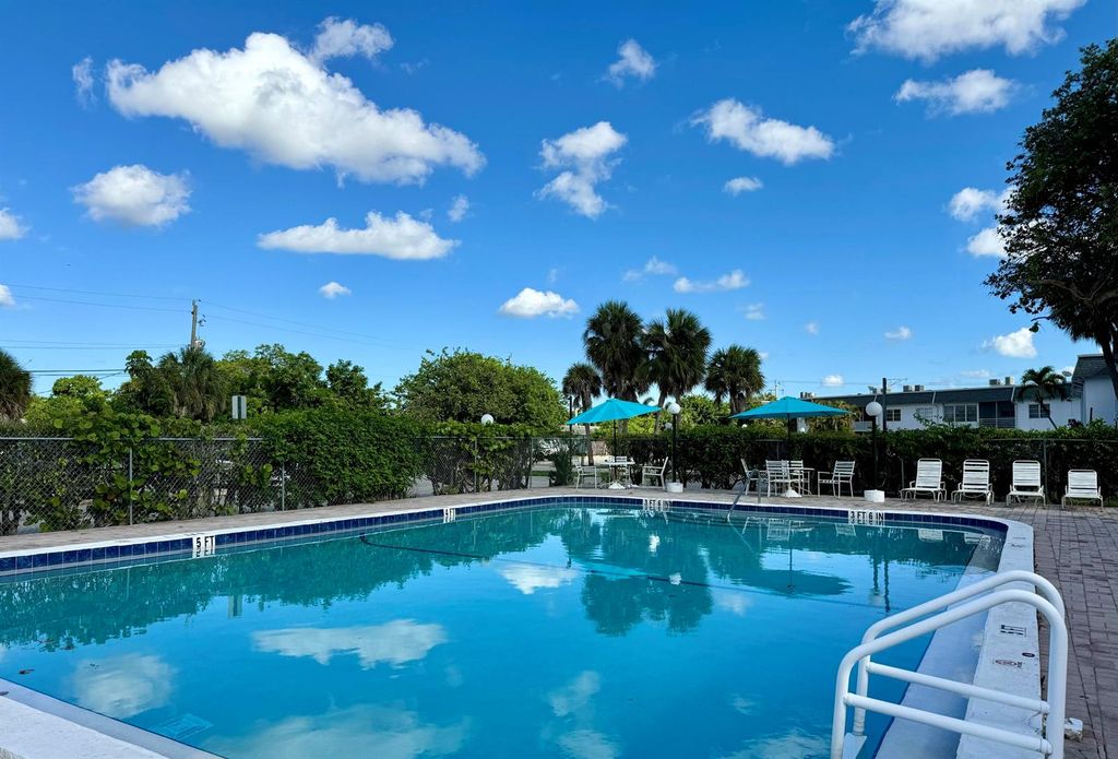 6505 Winfield Boulevard B-45, Margate, FL 33063