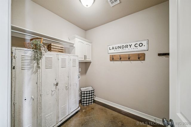 709 W 40th Street S, Sand Springs, OK 74063