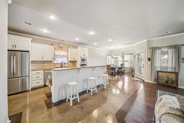 709 W 40th Street S, Sand Springs, OK 74063