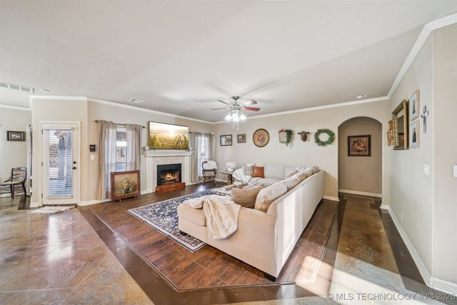 709 W 40th Street S, Sand Springs, OK 74063