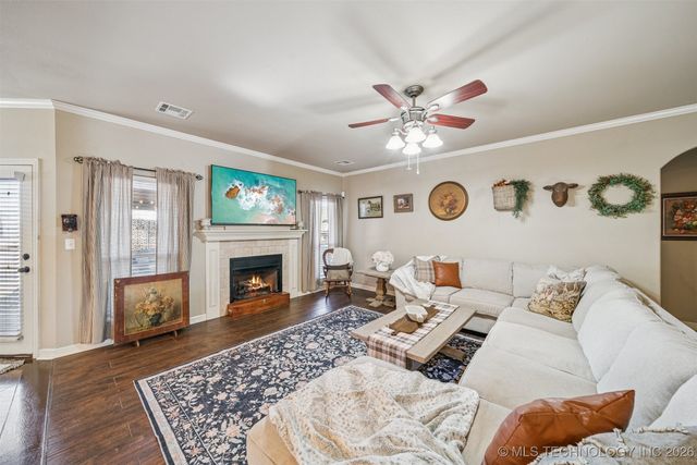 709 W 40th Street S, Sand Springs, OK 74063