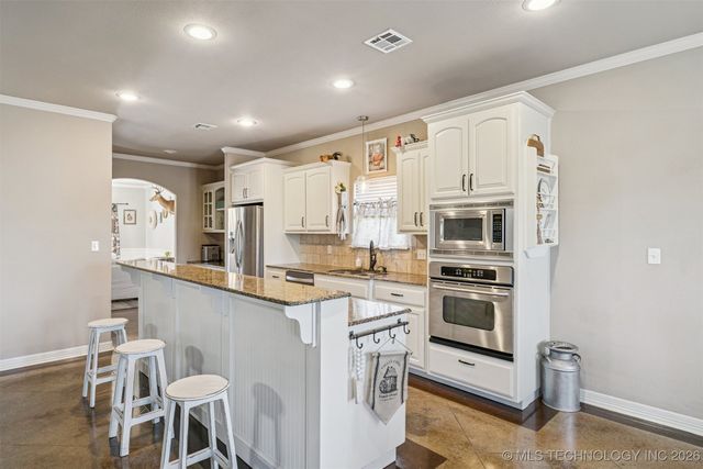 709 W 40th Street S, Sand Springs, OK 74063