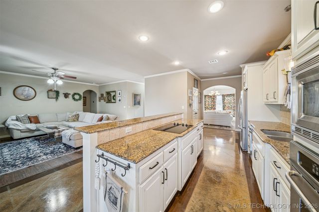 709 W 40th Street S, Sand Springs, OK 74063