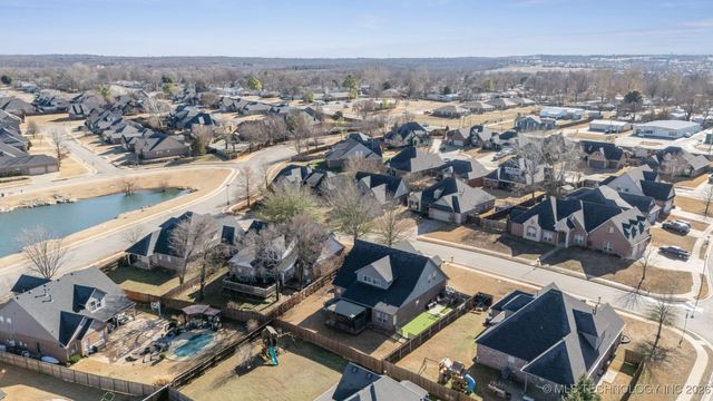709 W 40th Street S, Sand Springs, OK 74063