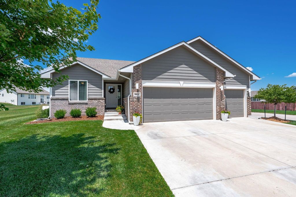 1625 N Thoroughbred St, Wichita, KS 67235