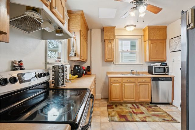 511 S Lucas St, Iowa City, IA 52240