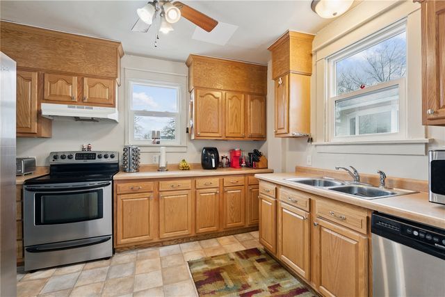 511 S Lucas St, Iowa City, IA 52240