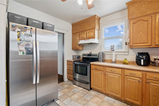 511 S Lucas St, Iowa City, IA 52240