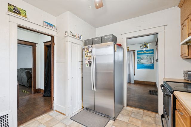 511 S Lucas St, Iowa City, IA 52240