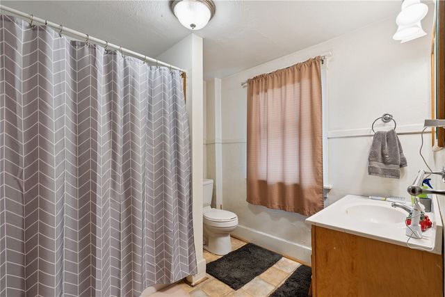 511 S Lucas St, Iowa City, IA 52240