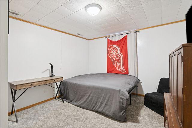 511 S Lucas St, Iowa City, IA 52240